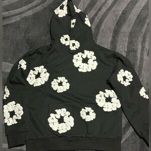 SOLD!!! Men’s Large Denin Tears Cotton Wreath Hoodie